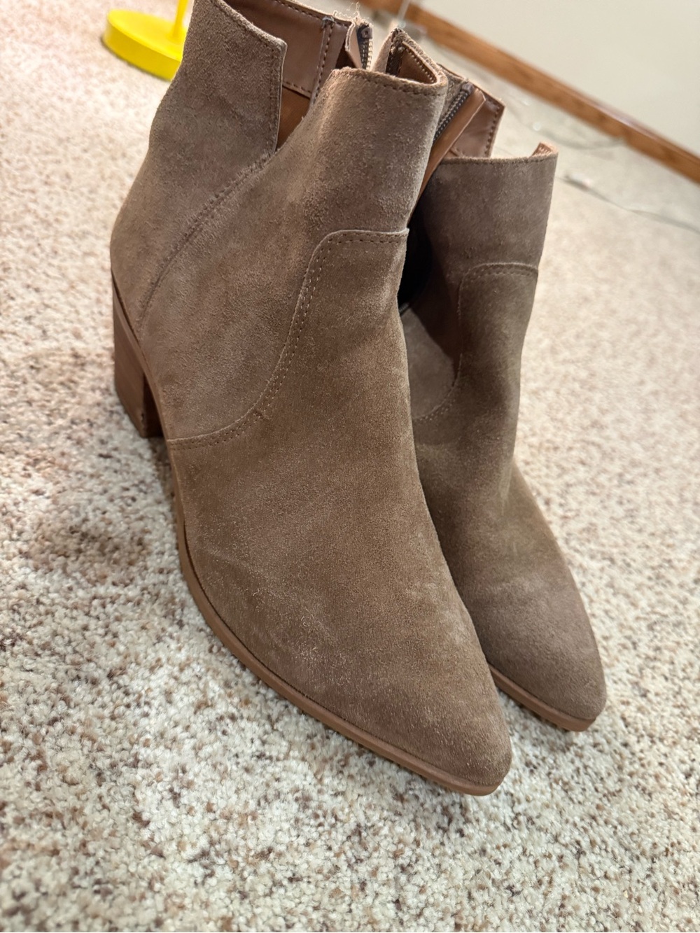 Franco Sarto Shaina Suede Aknle Boot Pointed Toe Taupe Sz 8.5